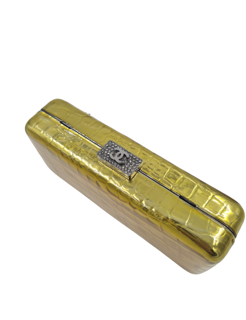 CHANEL Minaudière jaune effet crocodile 
