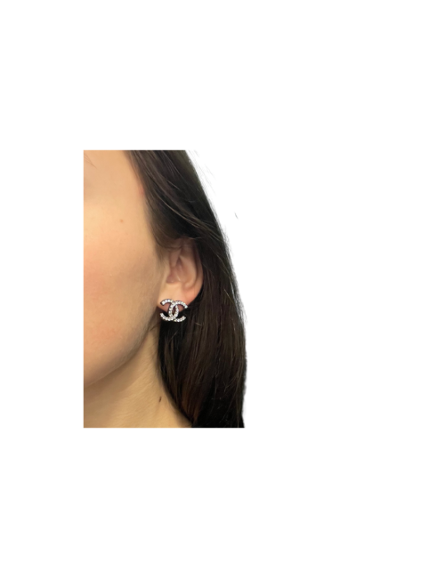 Boucles d'oreilles clous CC strass et ruthenium