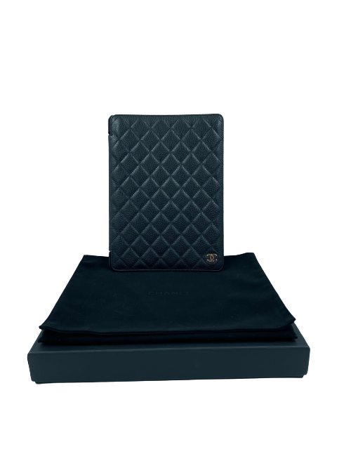 Etui Ipad CHANEL cuir matelassé noir