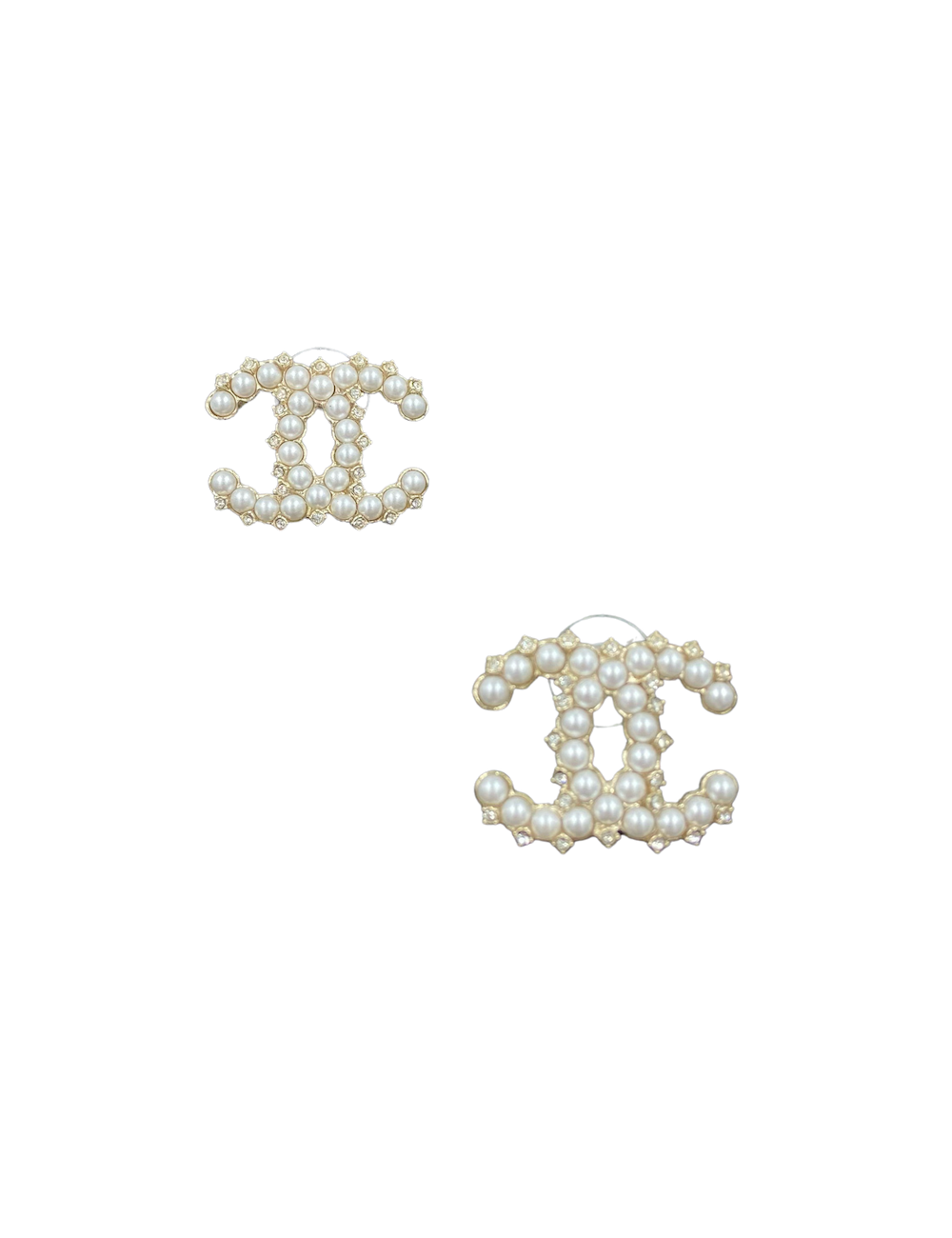 Grands clous d'oreilles CHANEL perles nacrées