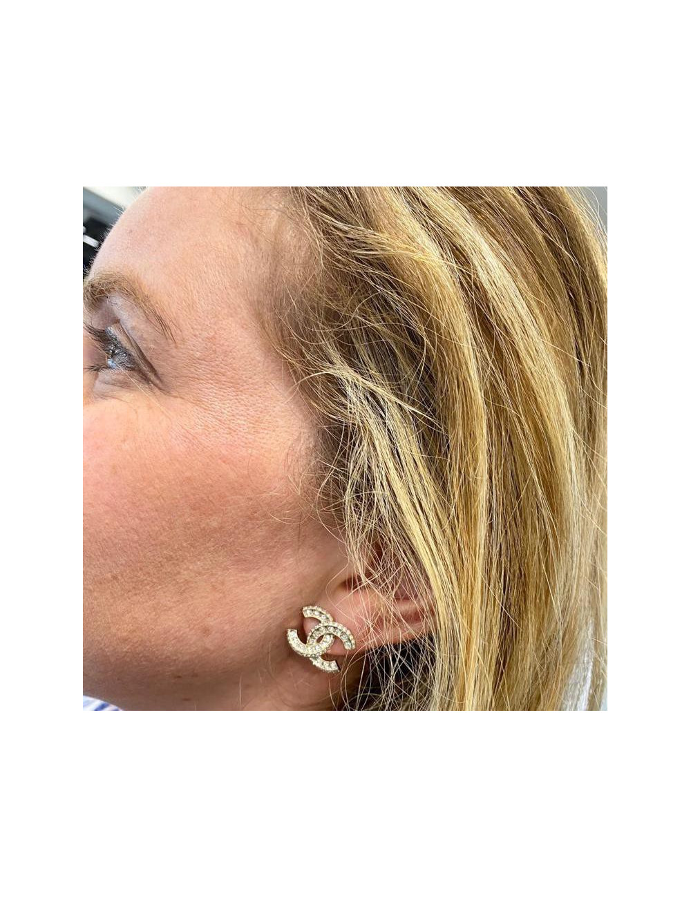 Clous d’oreille CHANEL or pâle strass