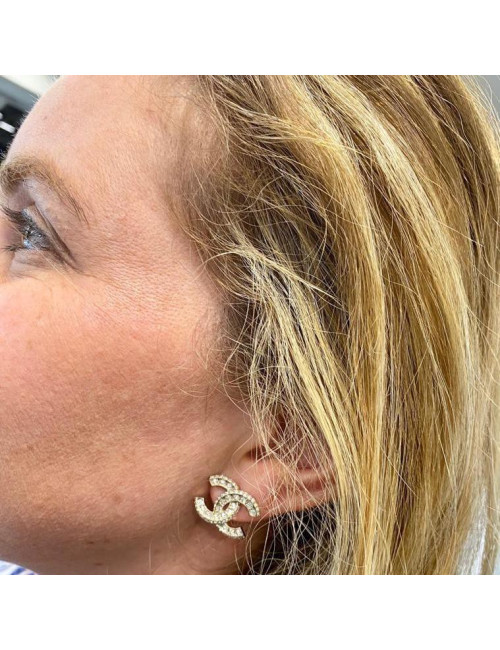 Clous d’oreille CHANEL or pâle strass