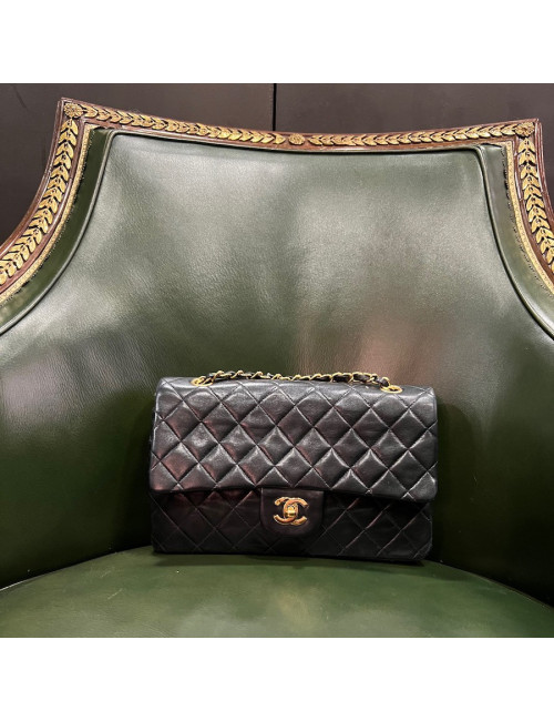 Timeless CHANEL vintage noir