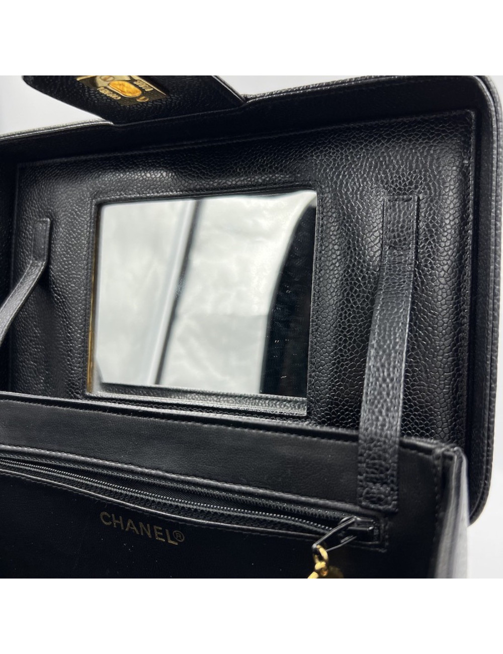 CHANEL black vintage Beauty Case Vanity - Occasion Certified Authentic