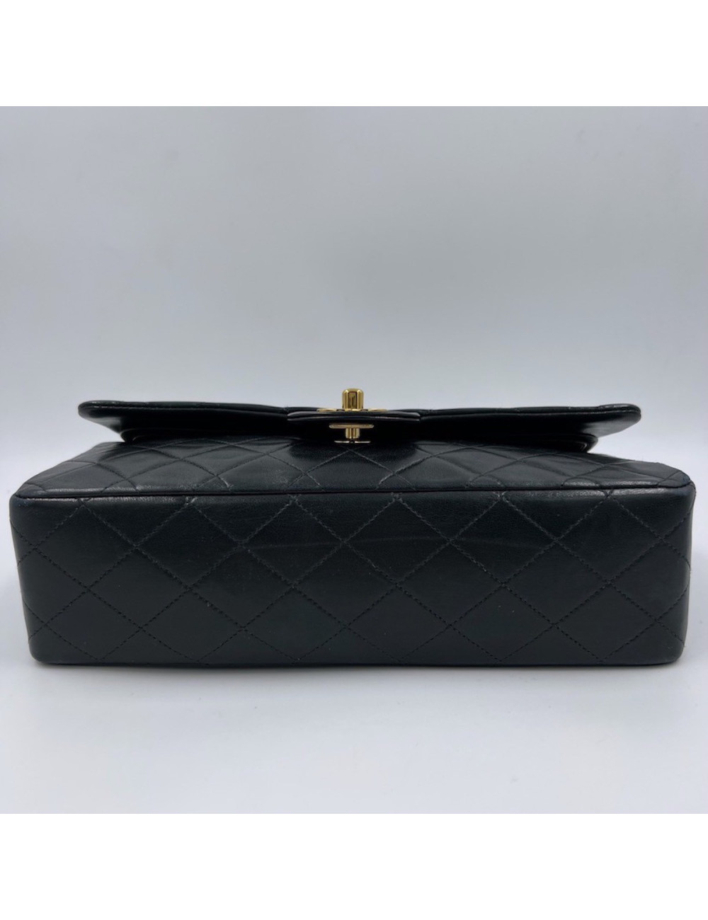 Timeless CHANEL vintage noir