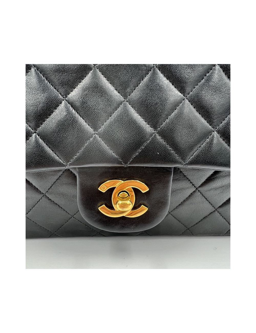 Timeless CHANEL vintage noir