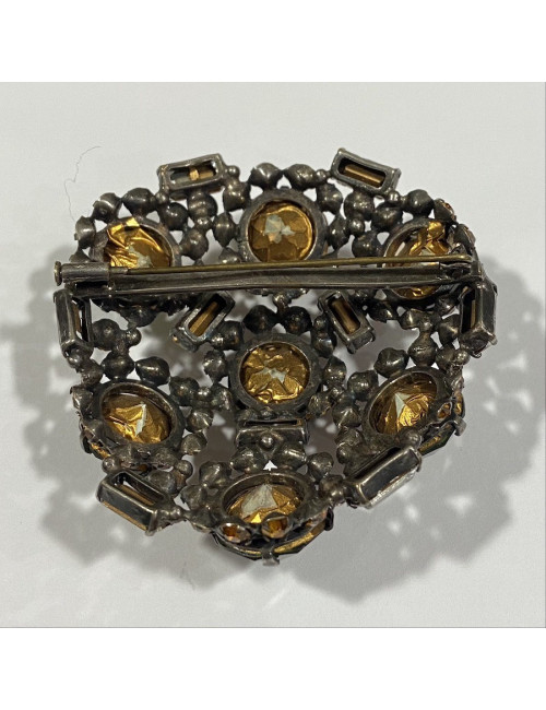 Broche sertie de cabochons verts et baguettes cristal