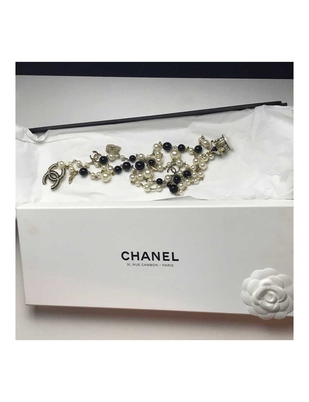 Ceinture sautoir CHANEL charms et perles