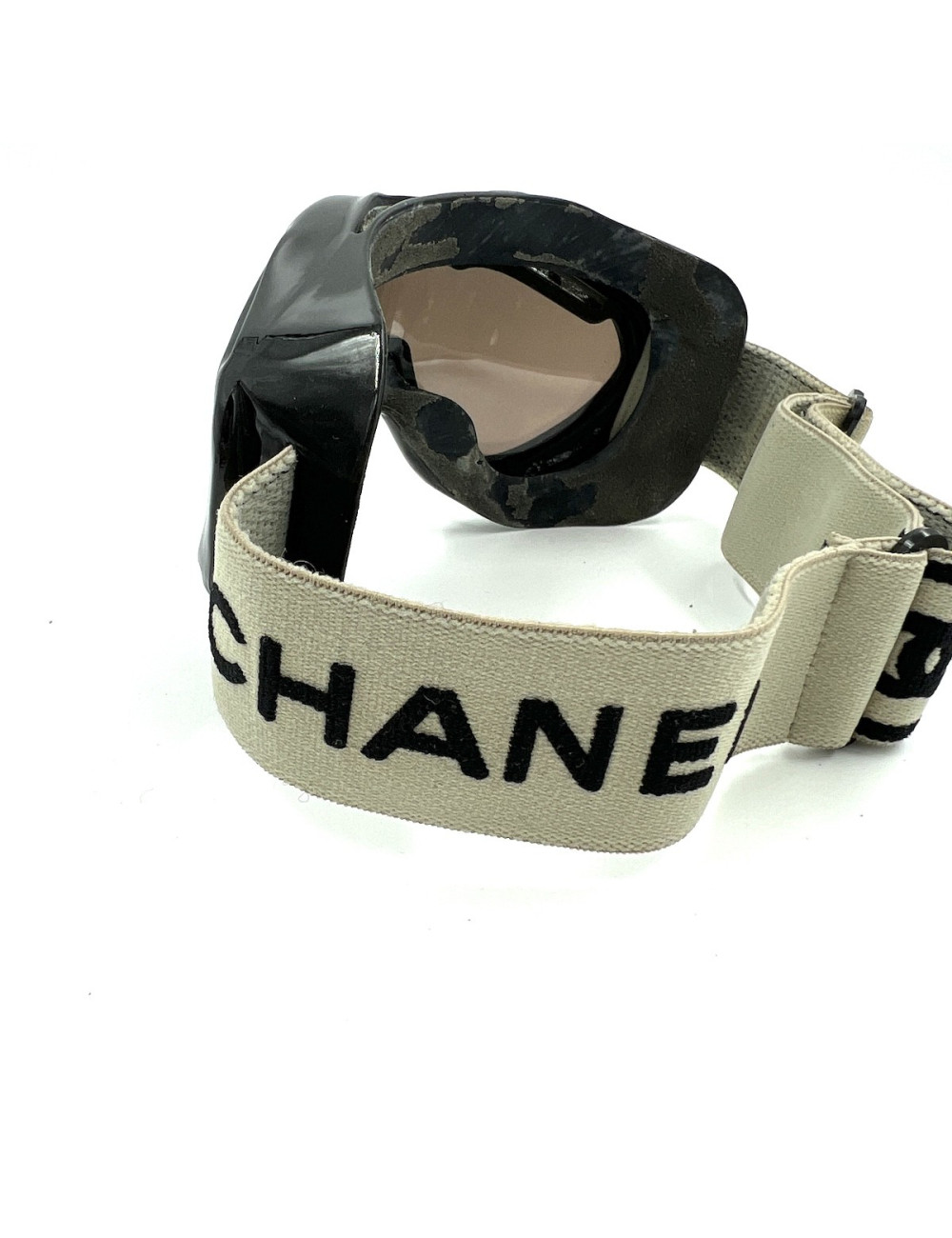 Masque CHANEL déco magasin