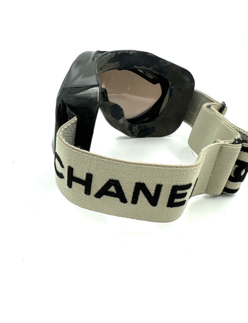 Masque CHANEL déco magasin