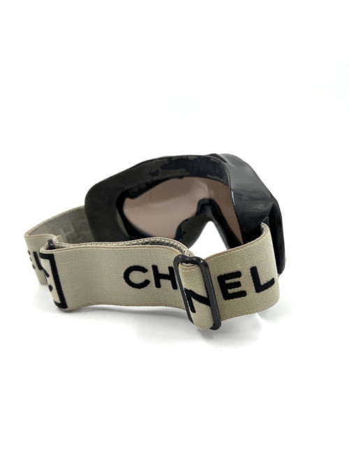 Masque CHANEL déco magasin ABIME