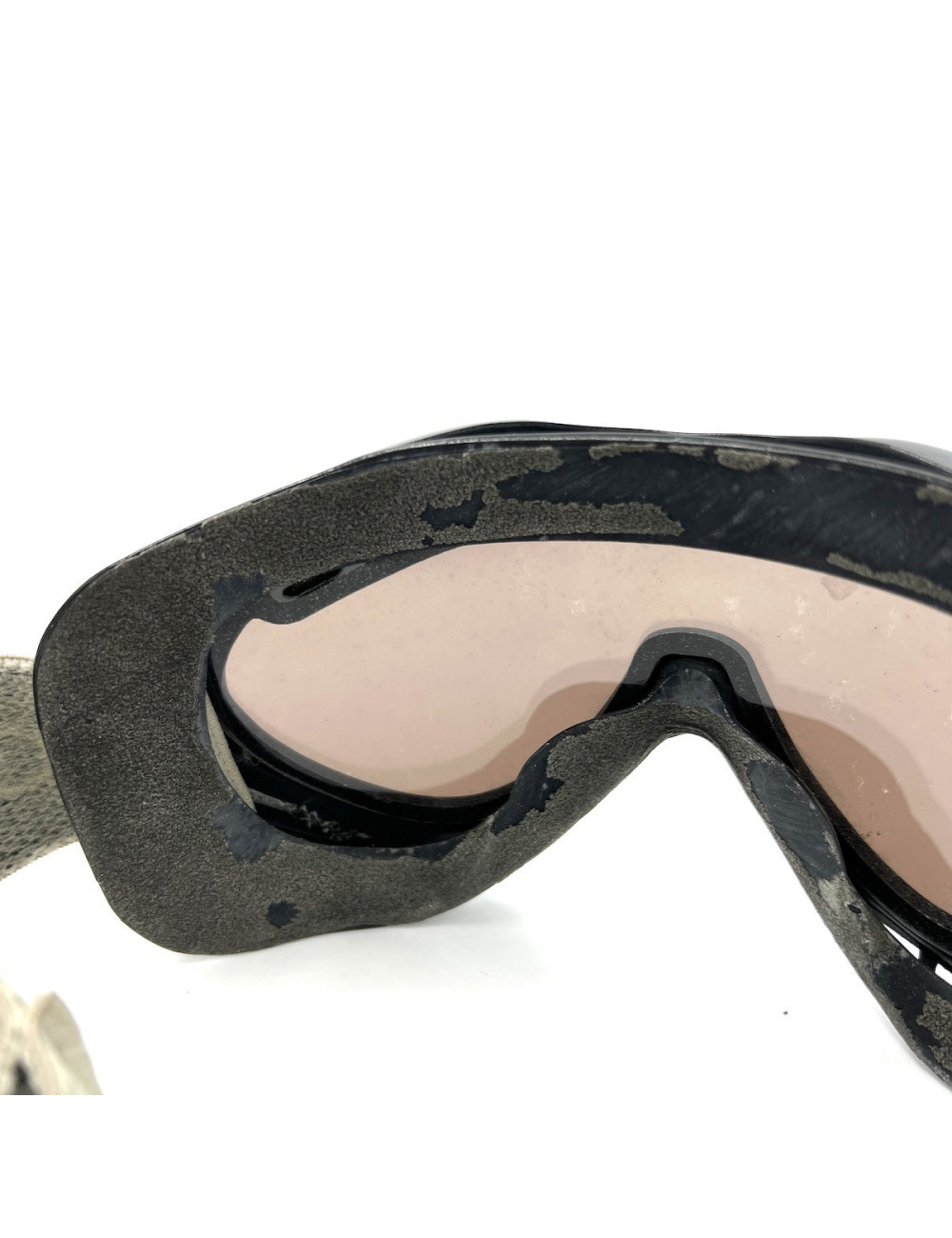 Masque CHANEL déco magasin ABIME