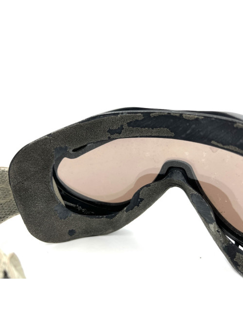 Masque CHANEL déco magasin ABIME