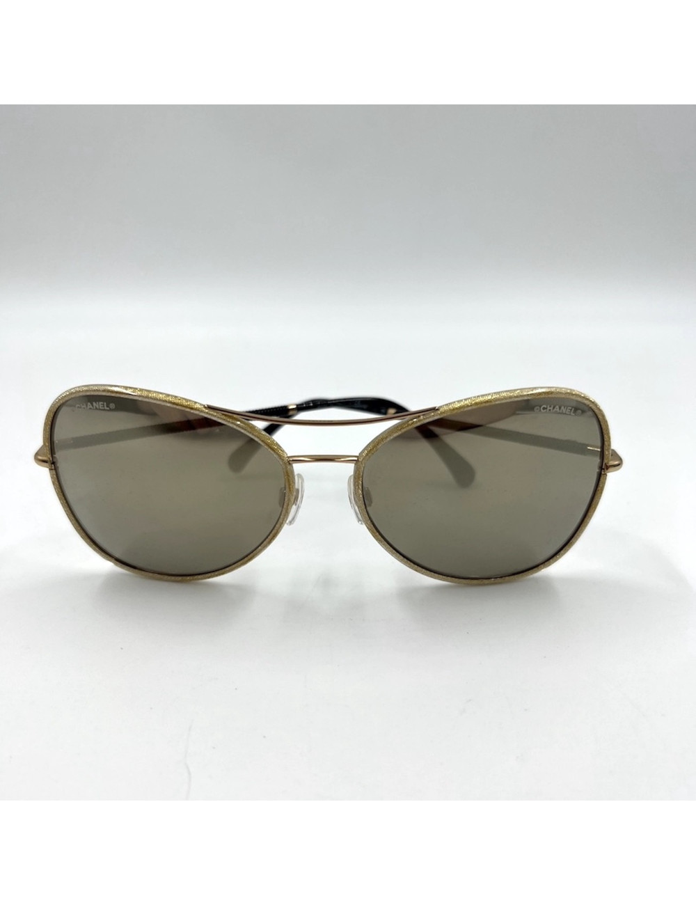 Paire de lunettes de soleil CHANEL aviateur