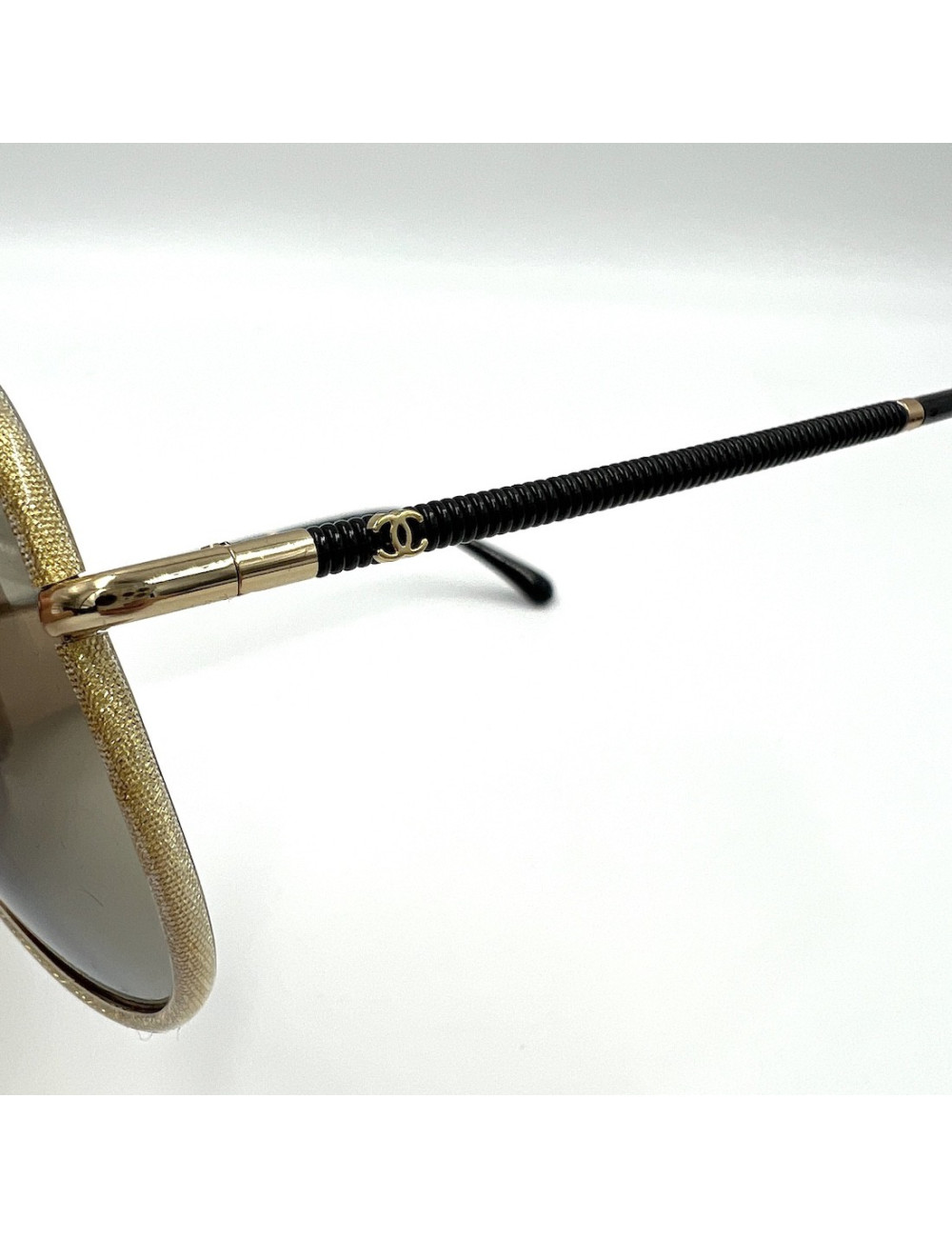 Paire de lunettes de soleil CHANEL aviateur