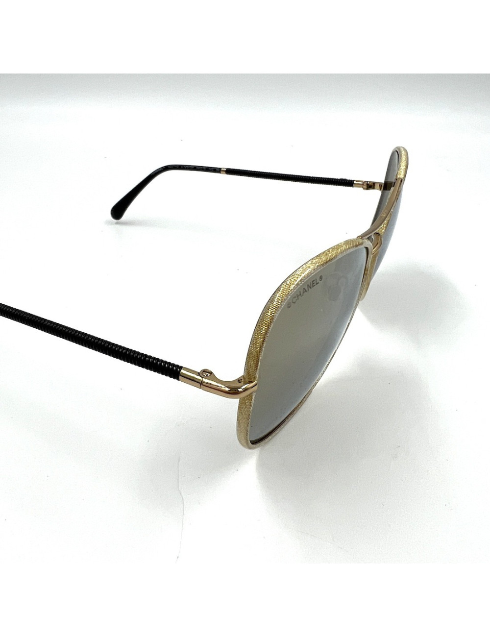 Paire de lunettes de soleil CHANEL aviateur