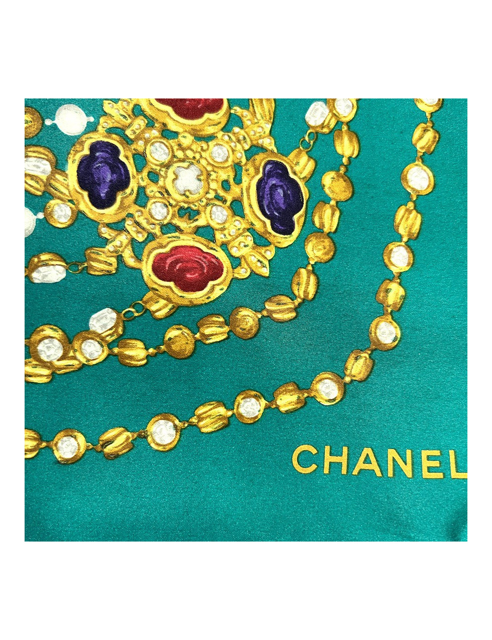A NETTOYER Carré Chanel bijoux