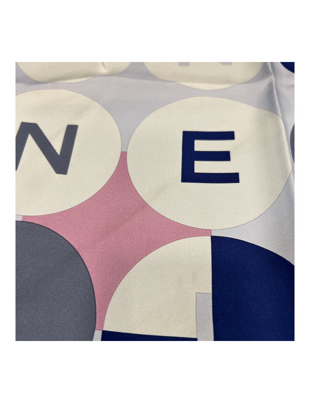 Carré CHANEL soie "CC"