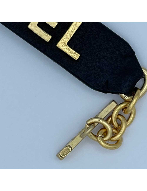 Bracelet C H A N E L. CHANEL doré