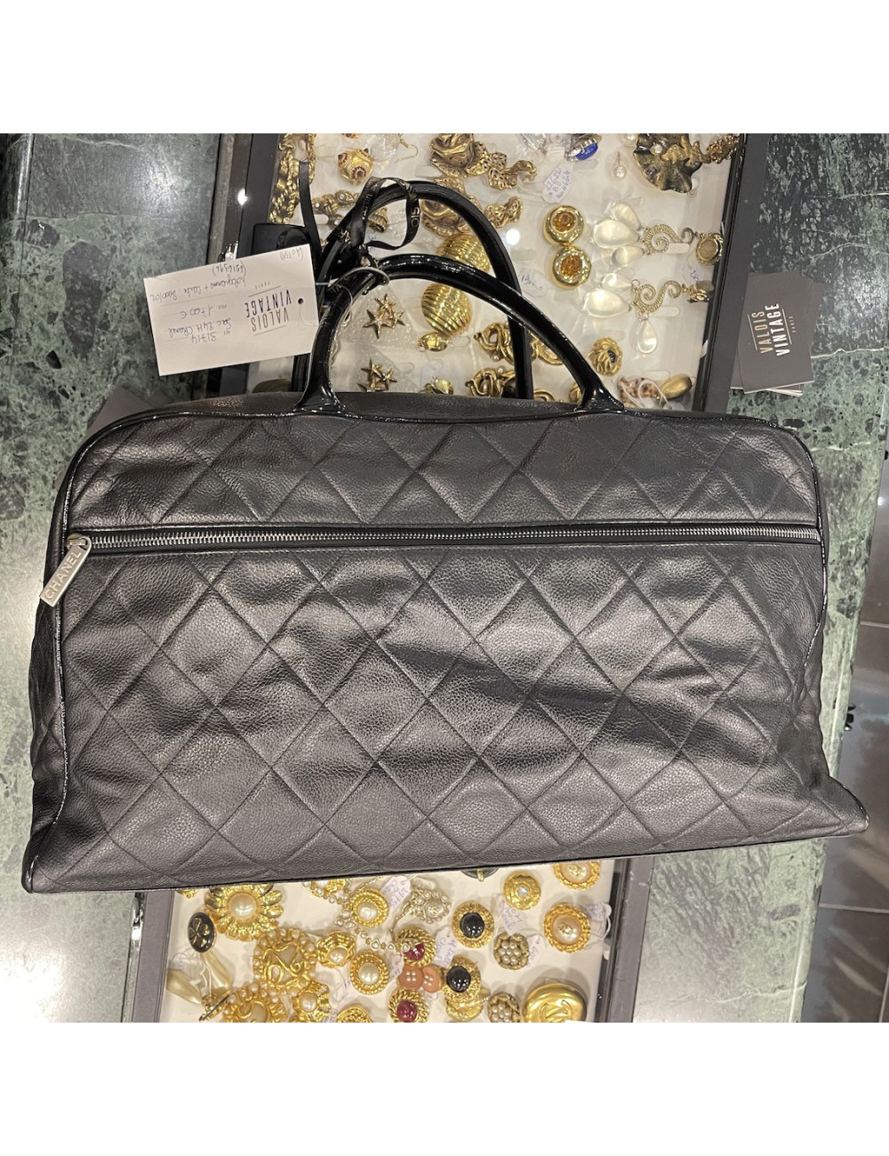 Sac 24H CHANEL cuir caviar noir