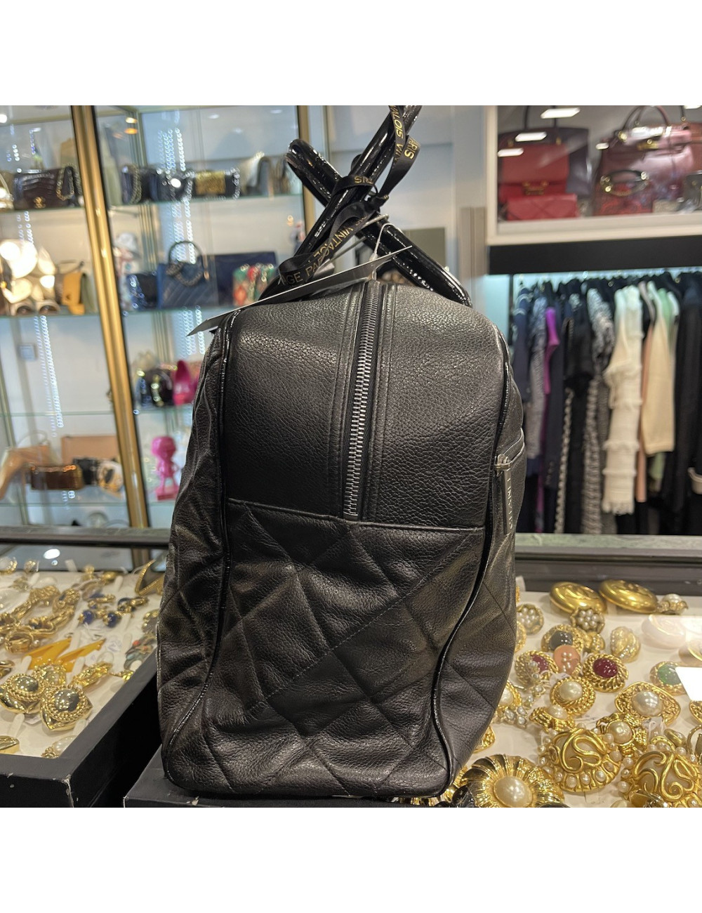 Sac 24H CHANEL cuir caviar noir