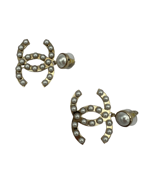 Clous d'oreille CHANEL perles nacrées