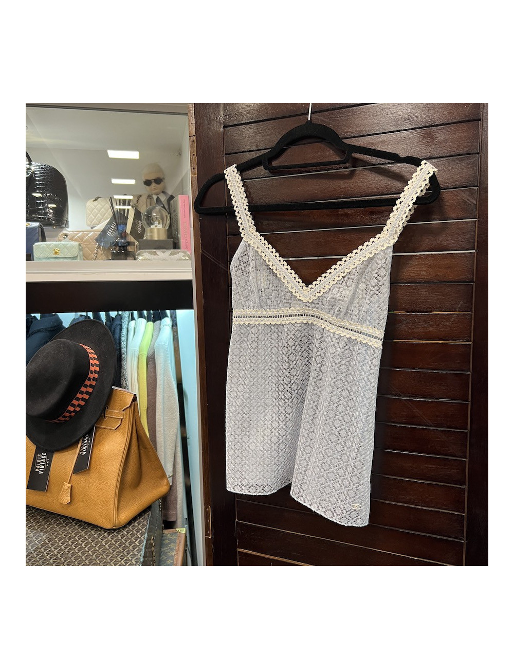 Haut T 36 CHANEL dentelle bleu clair