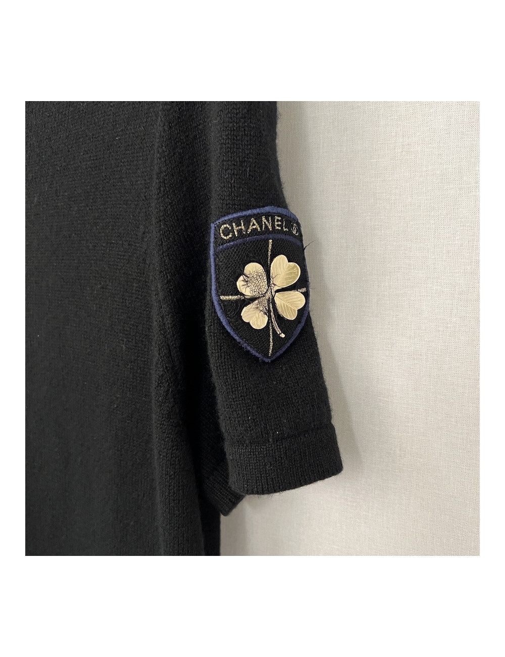 Robe T 42 CHANEL cachemire écusson trefle