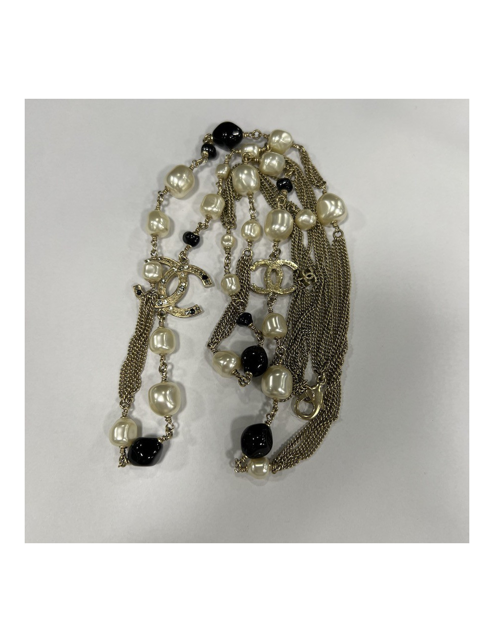 Sautoir CHANEL perles nacrées noires