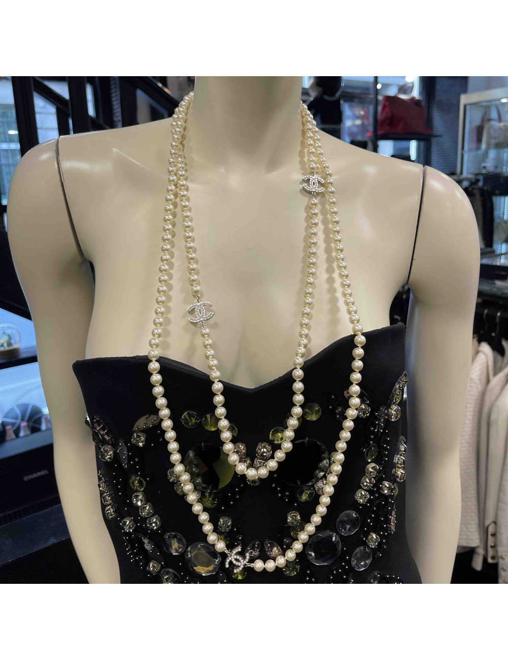 Long sautoir CHANEL perles nacrées