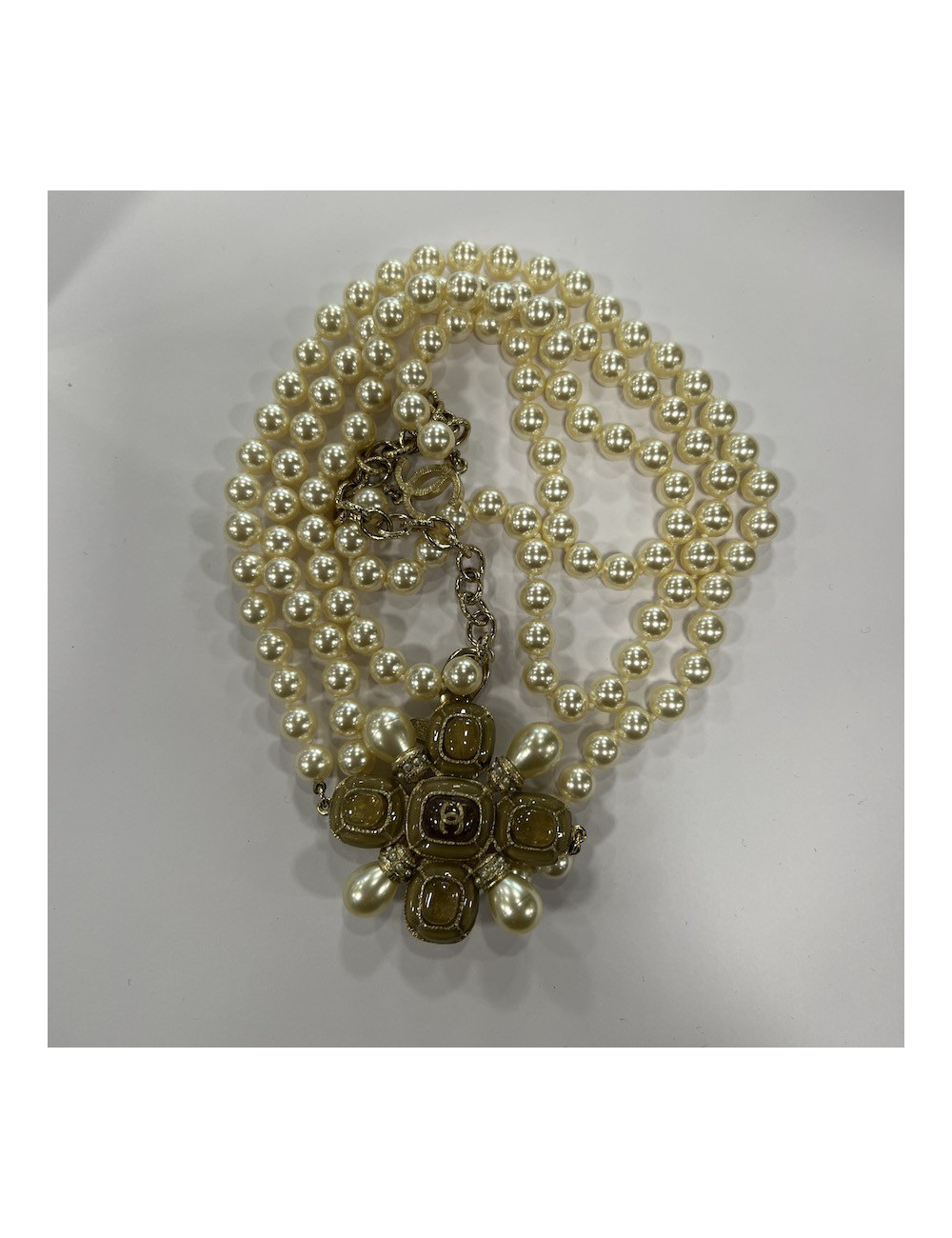 Sautoir CHANEL perles nacrées