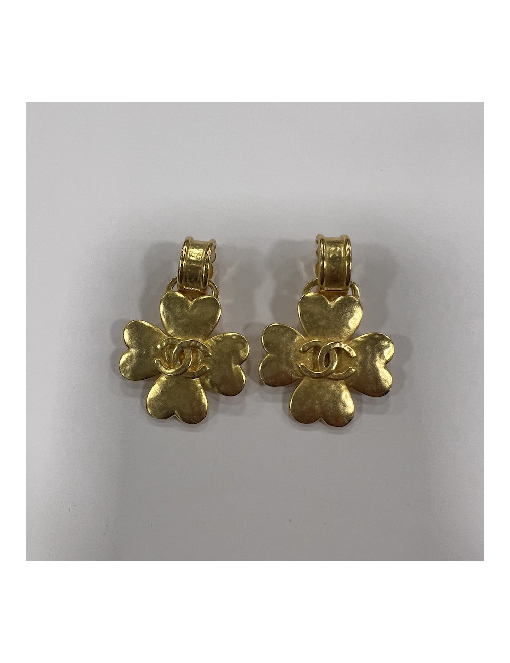 Clips CHANEL trefles dorés