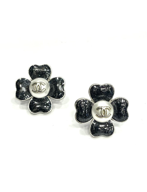 Clous trèfle CHANEL émaillé noir