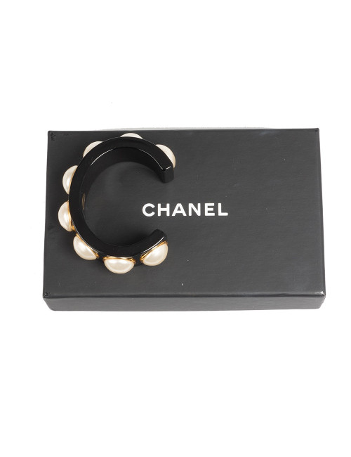CHANEL black resin and pearly beads bracelet