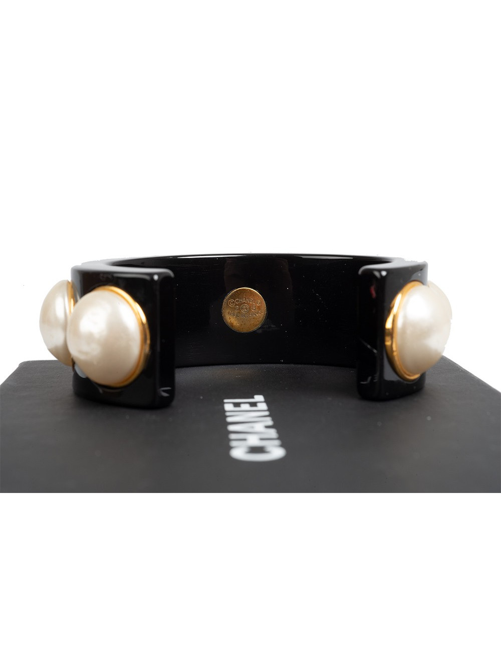 CHANEL black resin and pearly beads bracelet