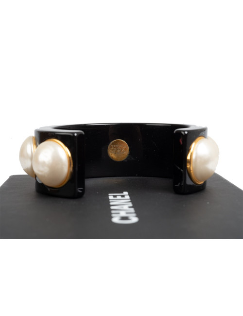 CHANEL black resin and pearly beads bracelet