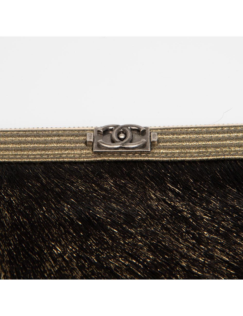 Pochette CHANEL poils brillants dorés 