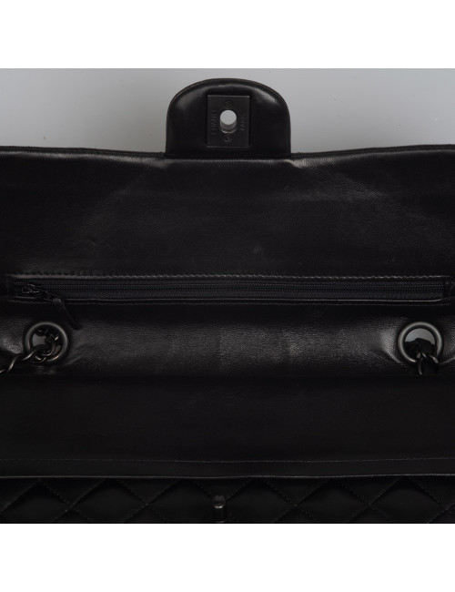 Timeless CHANEL cuir d'agneau all black