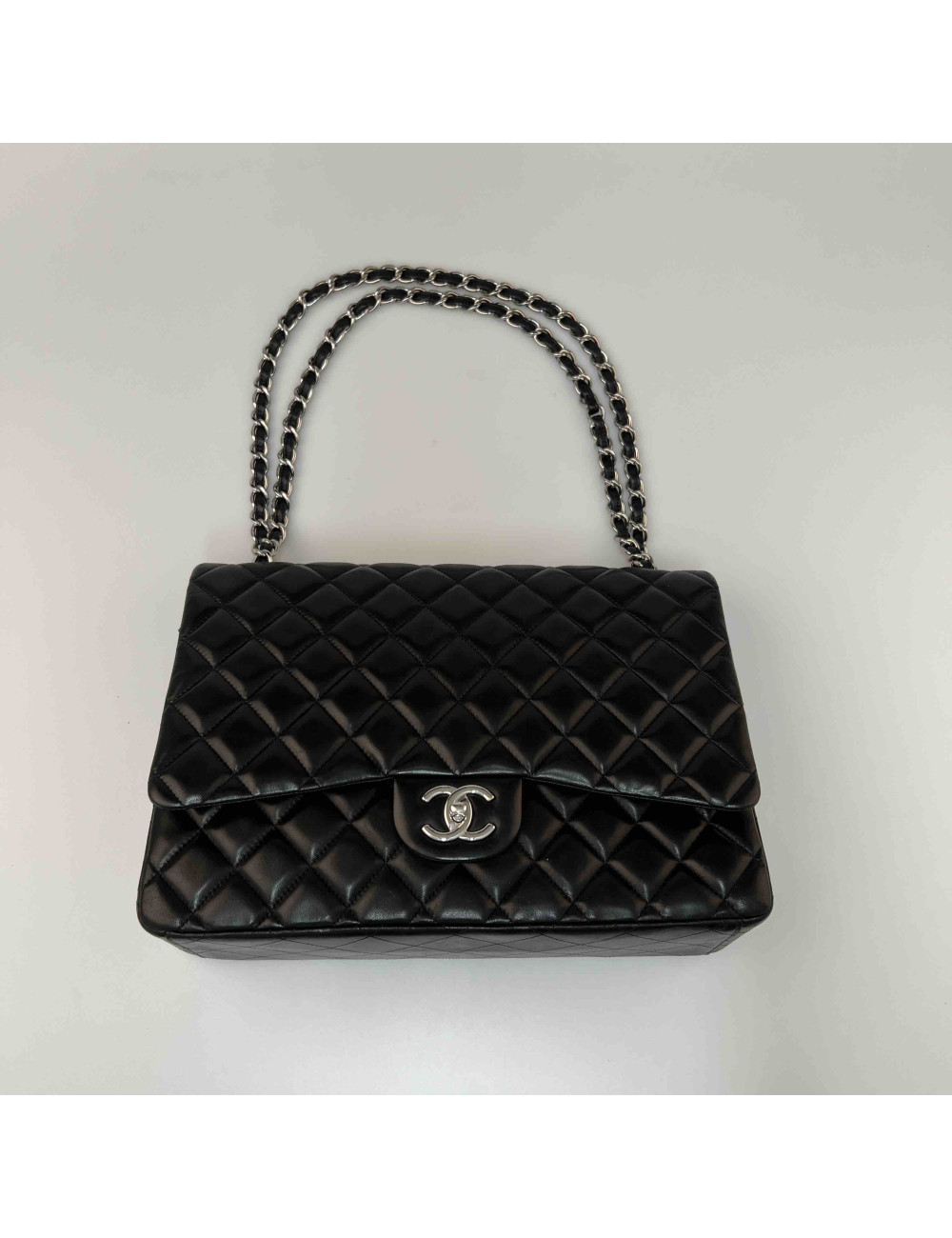Maxi Jumbo CHANEL cuir d'agneau noir