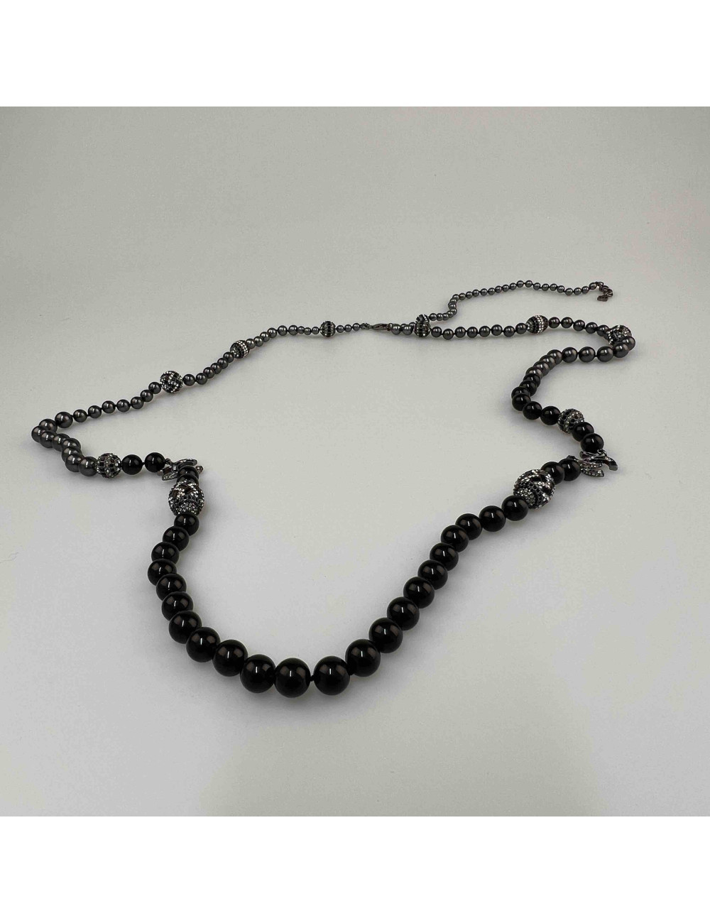 Sautoir CHANEL perles grises