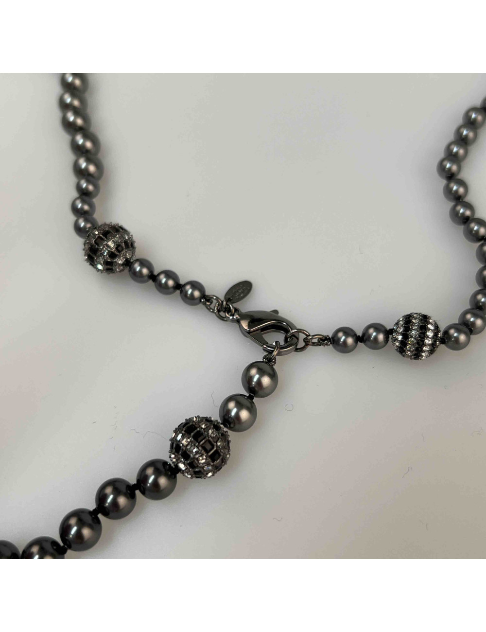 Sautoir CHANEL perles grises