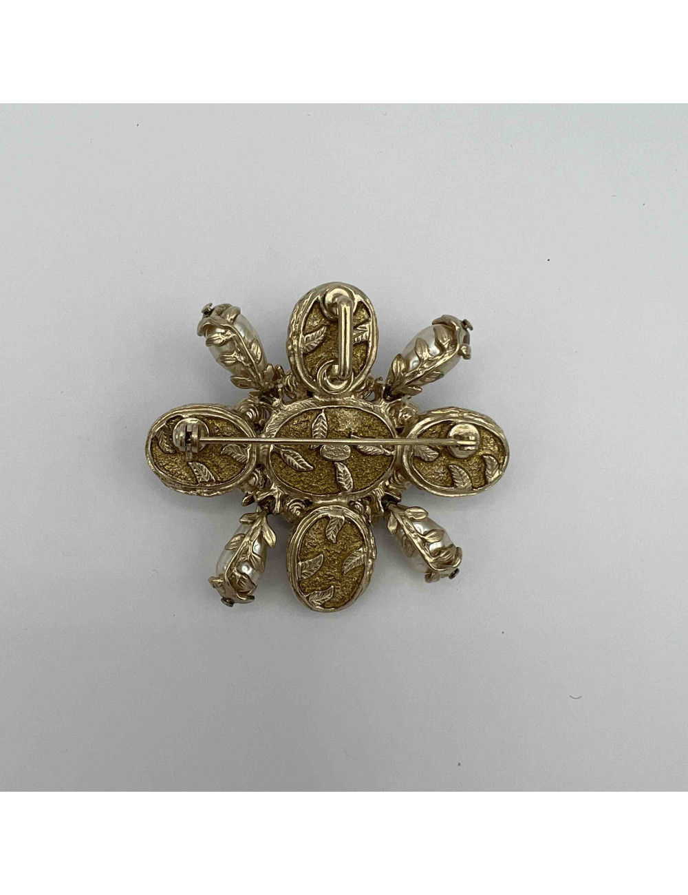 Broche croix CHANEL 