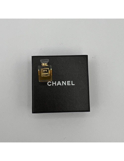 Pin's CHANEL P/E 2005