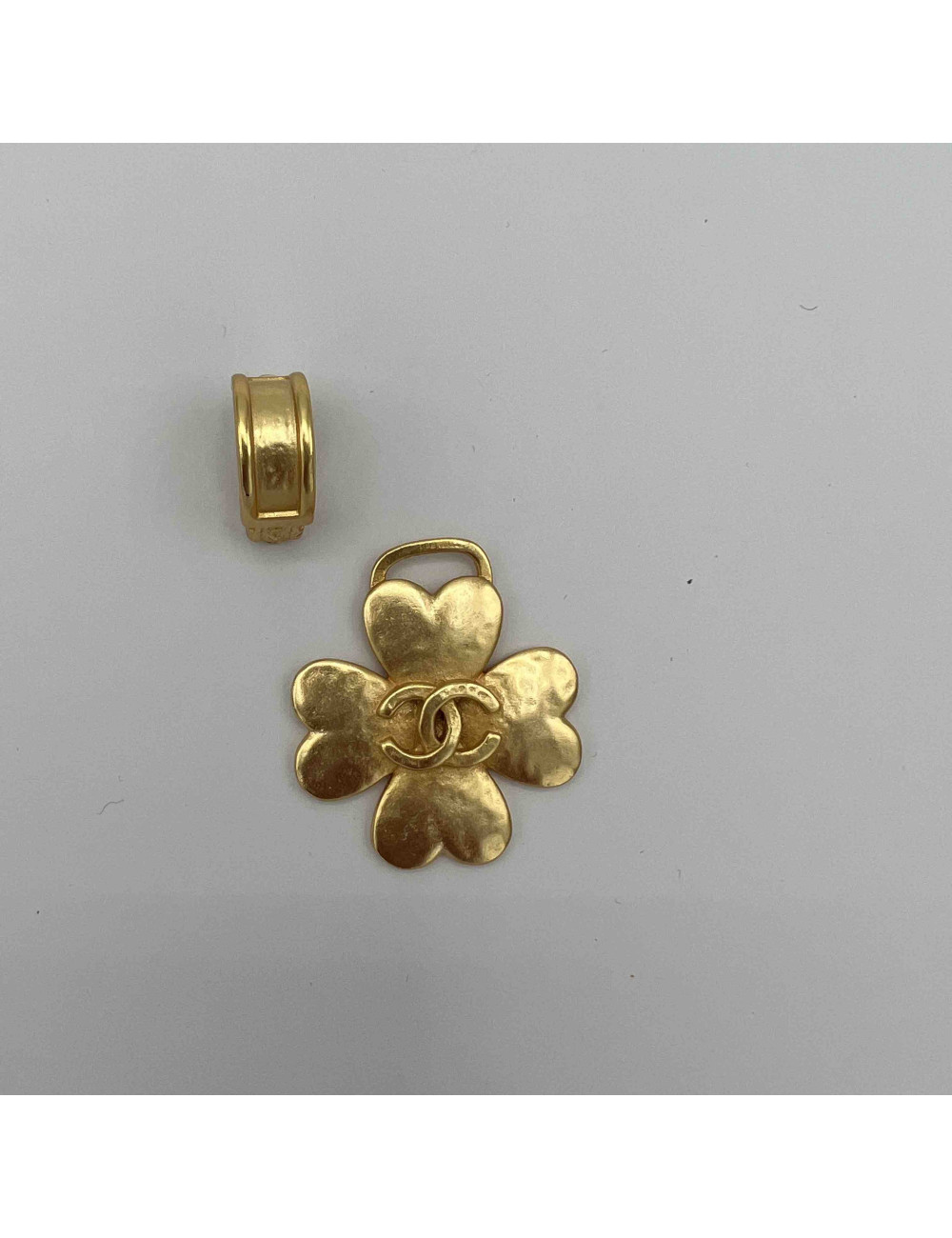 Clips CHANEL trefles dorés
