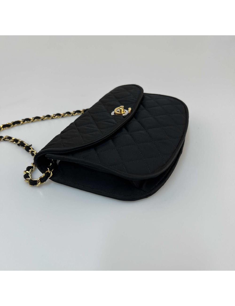 Sac à main CHANEL Couture satin noir 