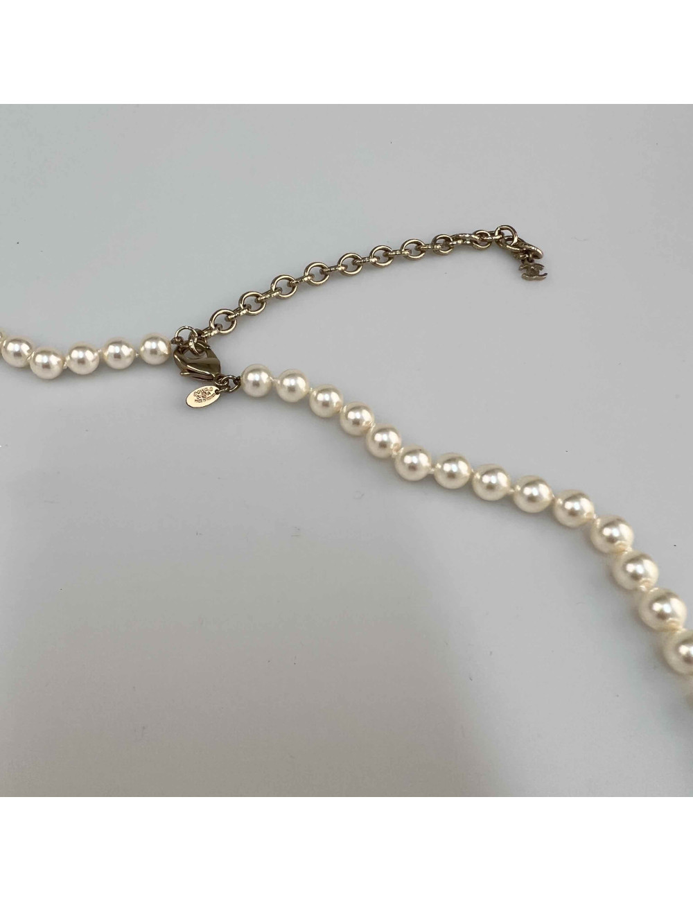 Sautoir CHANEL perles nacrées