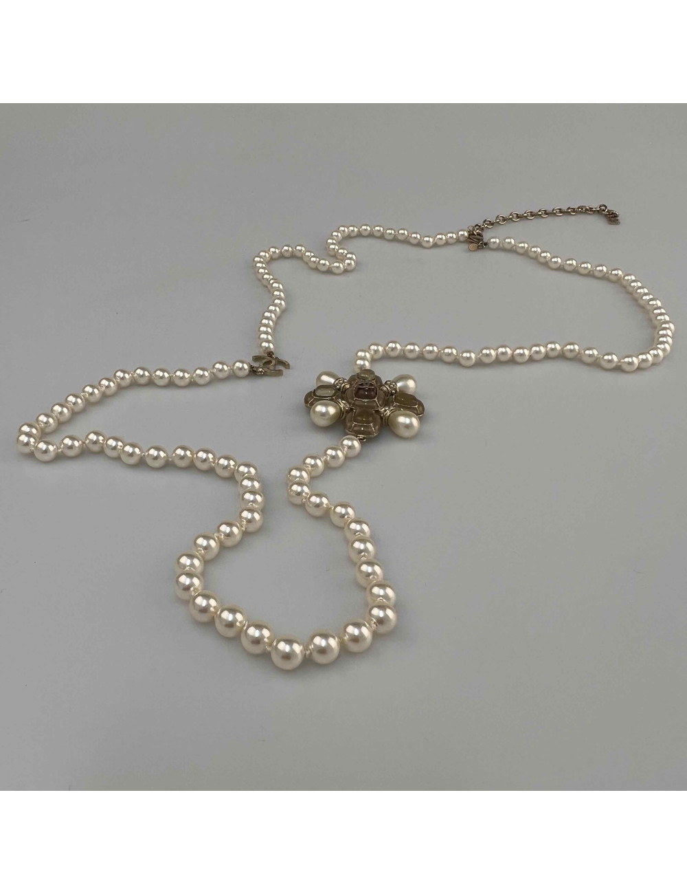 Sautoir CHANEL perles nacrées