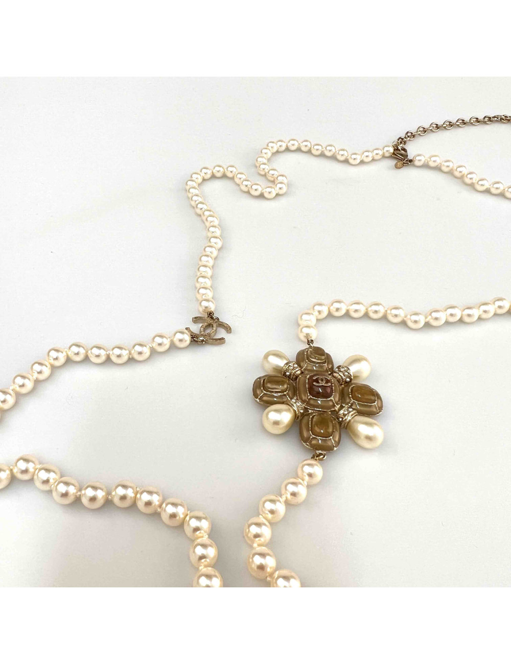 Sautoir CHANEL perles nacrées