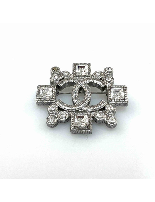 CHANEL CC Brooch in Silver Plate Metal and Crystal Occasion Certified