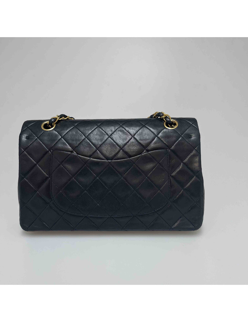 Timeless CHANEL noir vintage matelassé